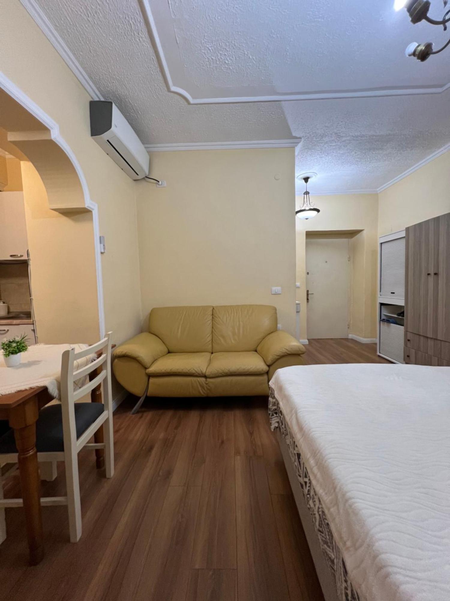 Alle'S M Shyri Studio Apartment Tiran Dış mekan fotoğraf
